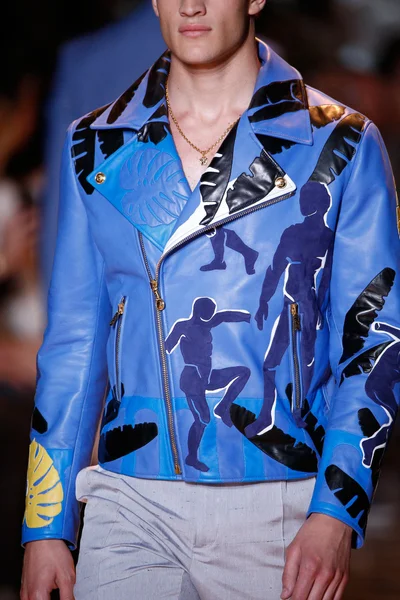 Look 50